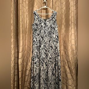 I.N. Studio lightly used maxi dress. Black and white. Color 20W.